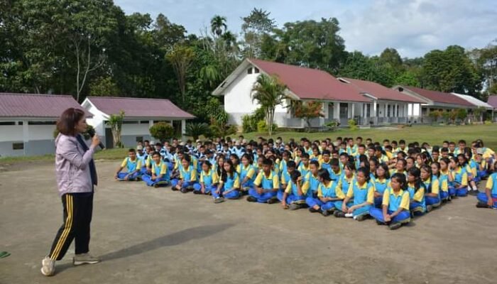 Ketua PKK Dairi Kampanyekan Aksi Bergizi di SMA Negeri 1 Siempat Nempu