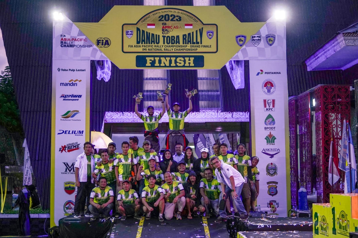 TM Ryandava Rizky, menjuarai Kejuaraan Nasional (Kejurnas) Rally 2023 - putaran 4, yang berlangsung di Danau Toba, Parapat, Minggu (26/11/2023). (seputaranindonesia.com/istimewa)