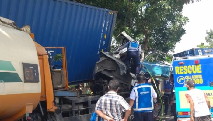 1 Orang Tewas Korban Tabrakan Maut di Tol Belmera