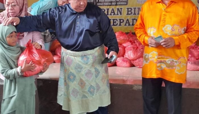 Presiden DMDI Bagikan 500 Bingkisan kepada Masyarakat Kurang Mampu