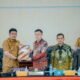 Rancangan Peraturan Daerah (Ranperda) Kota Medan tentang Pengelolaan Barang Milik Daerah (BMD) disahkan menjadi Perda di Gedung DPRD Kota Medan, Senin (20/11). (seputaranindonesia.com/istimewa)
