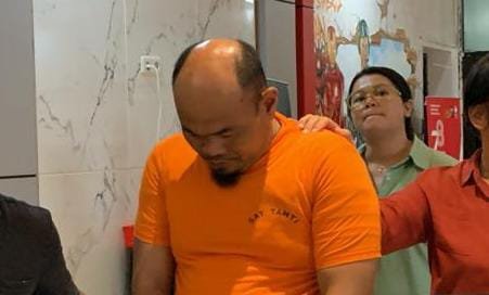 Polisi tangkap kepala sekolah terlibat pencabulan kepada Siswinya di Medan, Rabu (29/11/2023). (seputaranindonesia.com/istimewa)