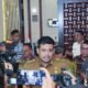 Wali Kota Medan, Bobby Nasution saat doorstop dengan wartawan usai rapat paripurna di Gedung DPRD Kota Medan, Selasa (21/11). (seputaranindonesia.com/istimewa)