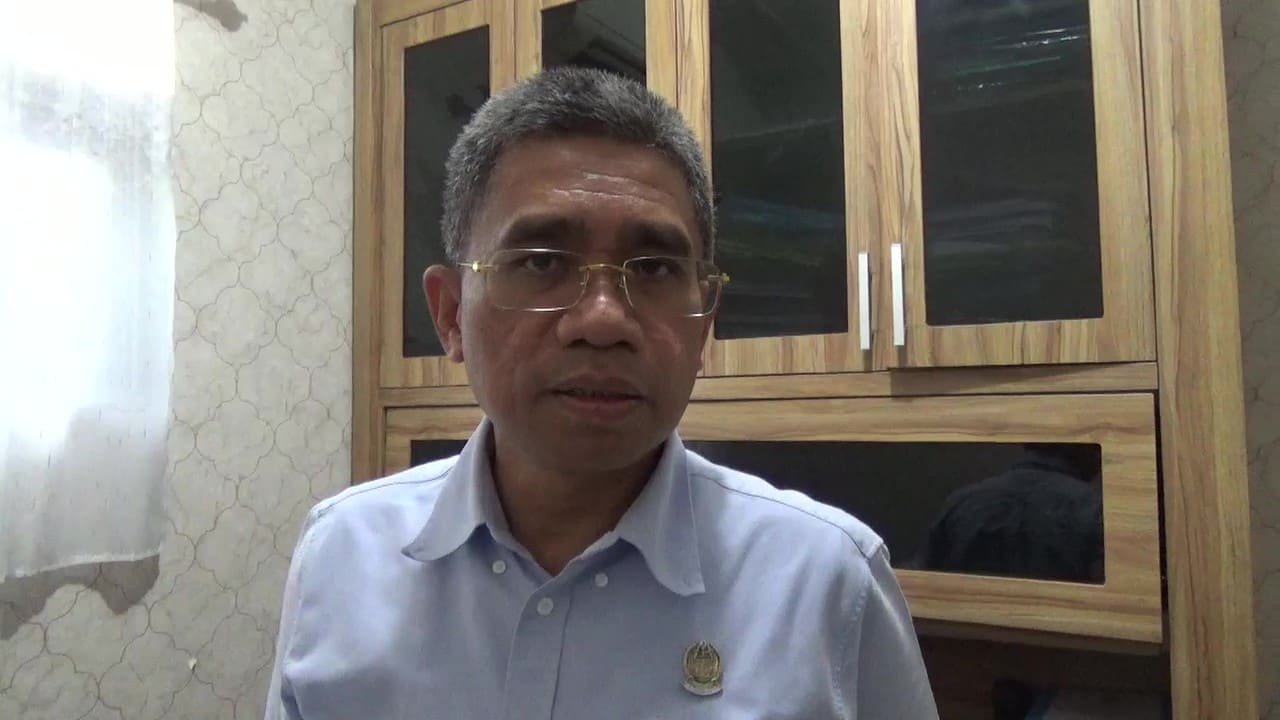 Keterangan foto: Benny Harianto Sihotang saat diwawancarai di Rumah Pemenangan Jalan beringin 2, Kelurahan Helvetia Tengah, Kecamatan Medan Helvetia, Kota Medan, Kamis (29/2/2024). (seputaranindonesia.com/Sahyar).