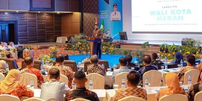 Wali Kota Medan Bobby Nasution saat membuka Musyawarah Perencanaan Pembangunan (Musrenbang) Rencana Kerja Pemerintah Daerah (RKPD) Kota Medan Tahun 2025 di Four Point Hotel, Jalan Gatot Subroto Medan, Kamis (29/2). (seputaranindonesia.com/Istimewa)