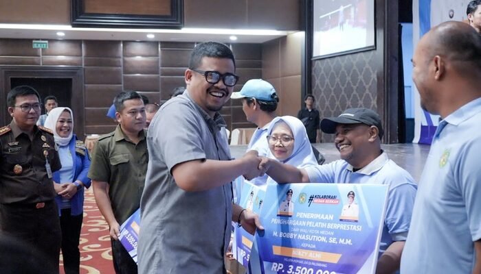 Wali Kota Medan Berikan Penghargaan kepada 211 Atlet, Pelatih, dan Asisten Pelatih Berprestasi