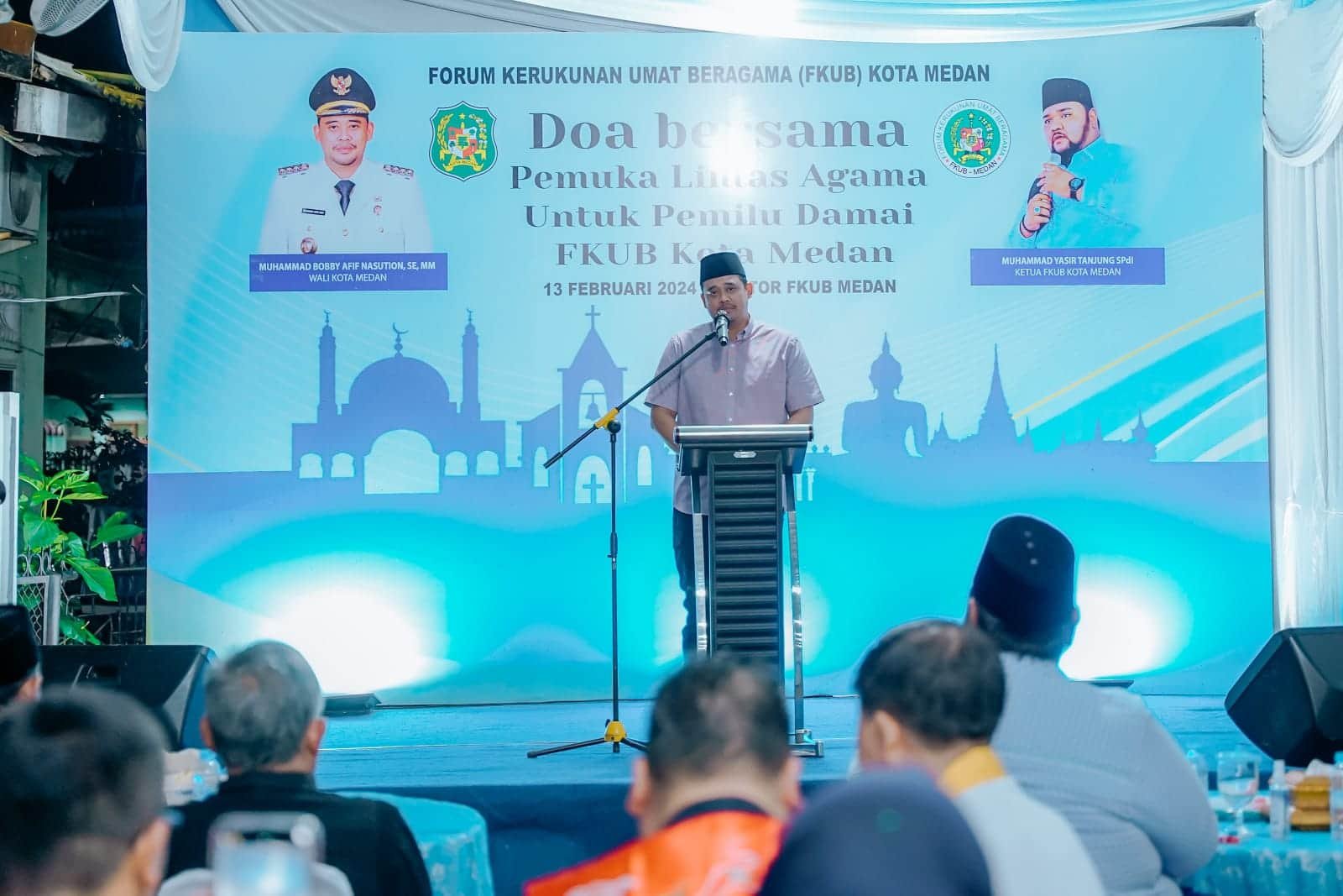 Apresiasi disampaikan Wali Kota Medan Bobby Nasution kepada Forum Kerukunan Umat Beragama (FKUB) Kota Medan atas digela rnya Doa Bersama Pemuka Lintas  Agama Untuk Pemilu Damai di depan Sekre tariat FKUB Jalan Ramlan Yatim, Kelurahan Kota Matsum III, Kecamatan Medan Kota, Selasa (13/2) malam.