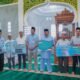 Penandatanganan prasasti oleh Wali Kota Medan Bobby Nasution menjadi pertanda diresmikannya bangunan baru Masjid Setia Al-Mukarram yang berlokasi di Jalan Sikambing Gg Patimura, Kelurahan Sei Putih, Kecamatan Medan Petisah, Selasa (13/2). Diharapkan, kehadiran bangunan baru masjid tersebut kian memberikan manfaat yang luas bagi jemaat dan warga sekitarnya. (seputaranindonesia.com/istimewa)