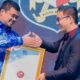 Wali Kota Medan Bobby Nasution kembali menerima piagam penghargaan. Kali ini penghargaan diberikan oleh RSU Royal Prima. Penghargaan itu diberikan atas dedikasi menantu Presiden Joko Widodo ini dalam Merajut Harmoni Menuju Satu Dasawarsa Berkarya Membangun Bangsa, Minggu (18/2) malam. (seputarindonesia.com/istimewa)
