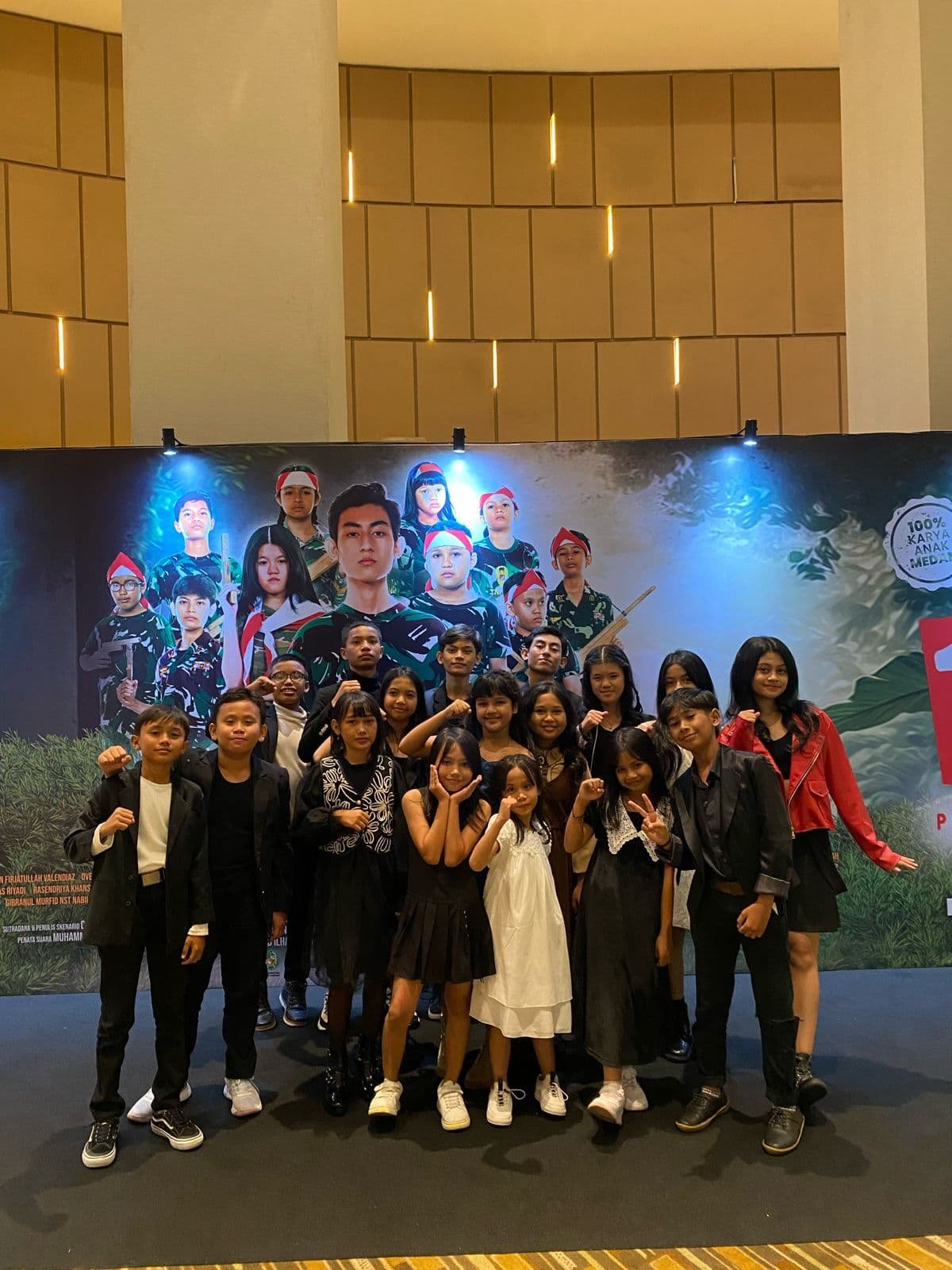 Gala Premiere Film 1 CM, aksi kocak 32 bocah bikin haru dan ngakak. Film yang berisi pesan moral dan nasionalisme ini diluncurkan dalam Gala Premiere di Epicentrum XXI, Jalan HR Rasuna Said, Jakarta, Sabtu (9/3/2024). (seputaranindonesia.com/istimewa)