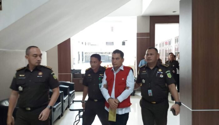 Korupsi APD Covid-19, Kejatisu Tahan Kadis Kesehatan Sumut  dan Rekanan