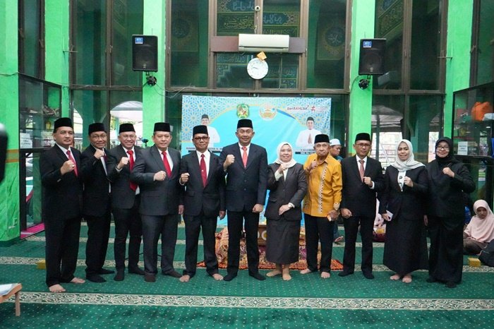 Inspektur Kota Medan Sulaiman Harahap saat membuka Musabaqah Tilawatil Qur’an (MTQ) Korpri di Masjid Al Musaabiqin Kantor Wali Kota Medan, Kamis (25/4). (seputaranindonesia.com/Istimewa)