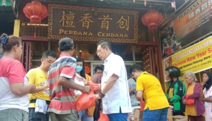 Peringati HUT Dewa Han Tan Kong, Ketua Permabudhi Sumut dan Perdana Cendana Bagikan Sembako