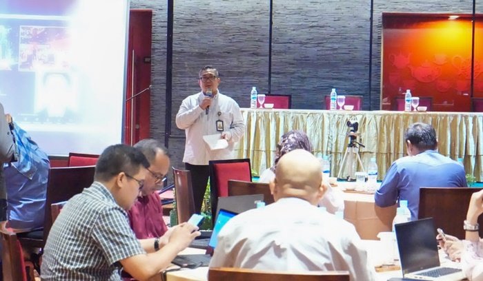 Guna semakin mewujudkan Medan Satu Data, Forum Satu Data Indonesia (FSDI) Kota Medan menetapkan 800 daftar data dan 200 data prioritas kota Medan tahun 2024. Penetapan daftar data dan data prioritas ini dilakukan dalam rapat Forum Satu Data Kota Medan yang digelar Pemko Medan bersama USAID ERAT di hotel Grand Mercure, Selasa (30/4/24).(seputaranindonesia/istimewa)
