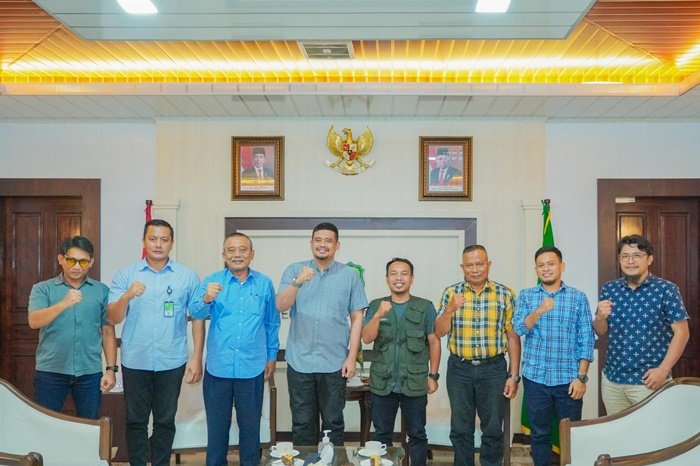 Wali Kota Medan Bobby Nasution saat menerima kunjungan pengurus IPPAT di Balai Kota Medan, Selasa (14/5). (seputaranindonesia.com/istimewa)