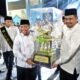 Kecamatan Medan Selayang berhasil menjadi juara umum Musabaqah Tilawatil Quran (MTQ) Ke 57 Kota Medan tahun 2024. Dengan demikian Kecamatan Medan Selayang berhak membawa pulang piala bergilir MTQ Kota Medan. Piala bergilir tersebut diserahkan langsung oleh Wali Kota Medan, Bobby Nasution kepada Camat Medan Selayang, Muhammad Husnul Hafis sekaligus menjadi tanda berakhirnya MTQ Ke 57 Kota Medan Tahun 2024, Sabtu (18/5) di Arena Utama MTQ jalan Flamboyan Raya, Kecamatan Medan Tuntungan. (seputaranindonesia.com/istimewa)