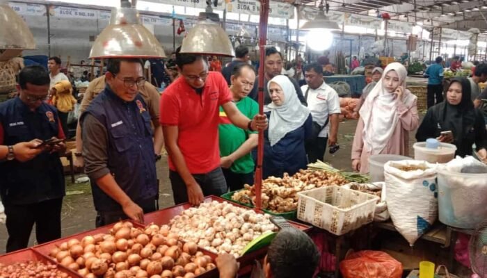 KPPU Kantor Wilayah I Saat Sidak di Dua Pasar Tradisional Temukan Kebutuhan Pokok Naik