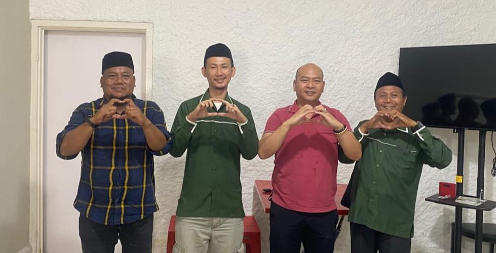 Pimpinan Cabang Ikatan Sarjana Nahdlatul Ulama (ISNU) Kota Medan audiensi ke kediaman Dr. Drs. Nikson Nababan bertempat di Medan, Minggu (12/5/2024). (seputaranindonesia.com/istimewa)