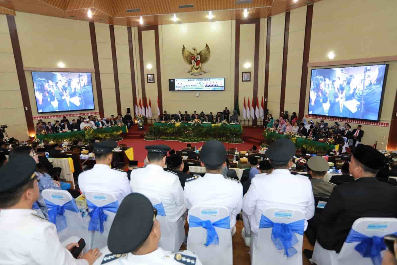 Suasana Rapat Paripurna Istimewa DPRD Kota Medan dalam rangka memperingati hari jadi Kota Medan ke-434 tahun 2024 yang diselenggarakan di ruang Paripurna DPRD Medan Jalan Kapten Maulana Lubis, Medan Petisah, Kota Medan, Senin (01/07/2024) pagi (seputaranindonesia.com/Redaksi).