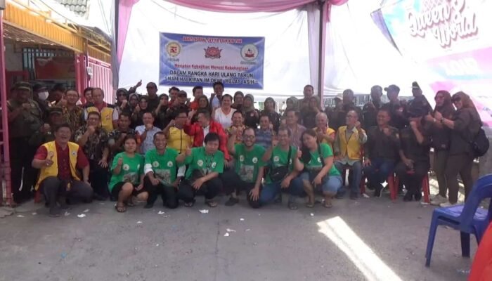 Wong Chun Sen Bersama PTITDSI dan Martrisia Bagikan Ratusan Paket Sembako di HUT Dewi Welas Asih