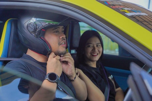 Didampingi Kahiyang Ayu, Bobby Nasution Jajal Lintasan RDO Kolaborasi Medan Berkah Drage Race Cars & Bike, Minggu (14/7). (seputaranindonesia.com/istimewa)