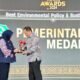 Kepala Dinas Kominfo Kota Medan, Arrahmaan Pane mewakili Wali Kota Medan dalam acara pemberian penghargaan CNN Indonesia Awards 2024 yang berlangsung di Hotel JW Mariott Medan, Jum'at (9/8) malam. (seputaranindonesia.com/istimewa)