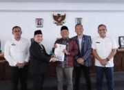 Pj Bupati Dairi Charles Bantjin Sampaikan Nota Pengantar RKU APBD dan Rancangan Prioritas dan Plafon Anggaran Sementara TA 2025