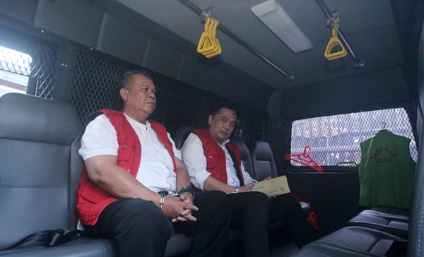 Tim Penyidik Pidsus Kejaksaan Tinggi Sumatera Utara kembali menahan 2 tersangka dugaan korupsi penyelewengan dan Mark Up program Pengadaan Penyediaan Sarana, Prasarana Bahan dan Peralatan Pendukung Covid-19 berupa Alat Perlindungan Diri (APD) di Dinas Kesehatan Provinsi Sumatera Utara Tahun Anggaran 2020, Rabu (14/9). (seputaranindonesia.com/Istimewa)