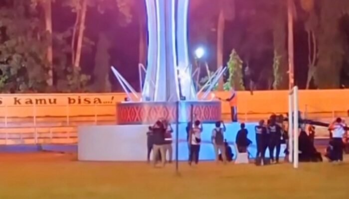 Syamsul Anwar dan Iwan Karo-Karo Jadi Pembawa Obor pada Pembukaan PON XXI di Deli Serdang 