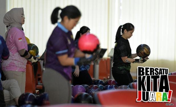 Aldila Indryati sukses memenuhi target pribadinya menyumbangkan 2 medali emas bagi Sumatera Utara dari cabang olahraga boling Pekan Olahraga Nasional (PON) Aceh - Sumut 2024 di GOR Bowling Hj. Rayati Syafrin, Jalan Pancing Medan, pada Minggu. (15/9/2024). (seputaranindonesia.com/Istimewa)