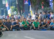 Bobby Nasution & Ribuan Warga Duduk Lesehan di Jalan Imam Bonjol Nobar Timnas Indonesia vs Australia