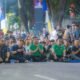 Dengan duduk lesehan di jalan, Wali Kota Medan Bobby Nasution bersama ribuan warga nonton bareng (nobar) menyaksikan matchday kedua Timnas Indonesia versus Australia di Grup C Putaran Ketiga Kualifikasi Piala Dunia 2026 Zona Asia di Jalan Imam Bonjol Medan, Selasa (10/9) malam. (seputaranindonesia.com/istimewa)