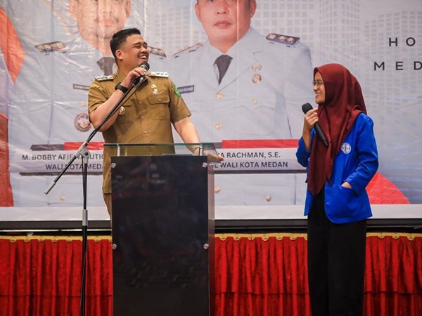 Sejak dilantik sebagai Wali Kota Medan, Bobby Nasution langsung menaruh perhatian khusus terhadap pendidikan anak-anak di kota Medan. Orang nomor satu di jajaran Pemko Medan tersebut tidak ingin ada anak di Kota Medan yang kesulitan mendapatkan akses pendidikan. (seputaranindonesia.com/Istimewa)