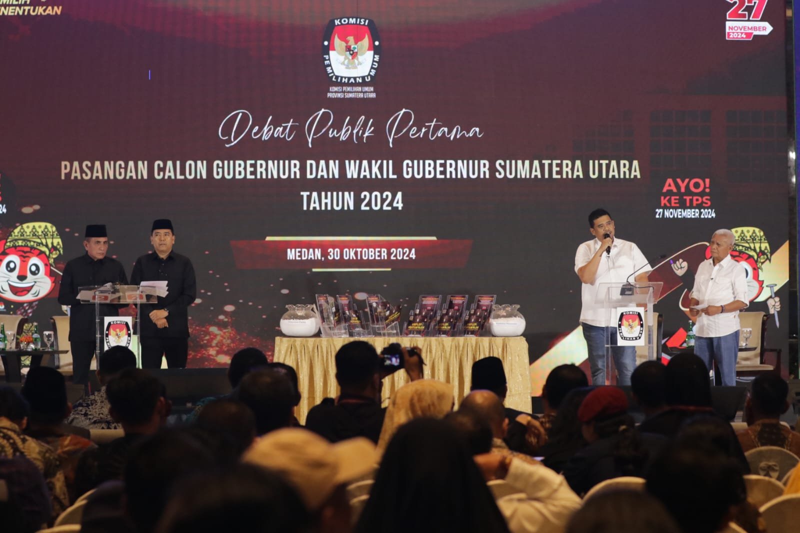 Debat Perdana Pilgub Sumut 2024,  Dua Kandidat Paslon Saling Adu Gagasan untuk Sumatera Utara. (seputaranindonesia/Ismail)