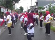 Tetap Semangat di Tengah Hujan, Emak-Emak Relawan Pasti Bobby Medan Denai Gelar Senam Sehat dan Lucky Draw