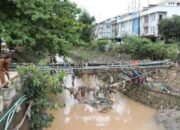 Pemko Batam Turunkan Excavator di 13 Titik Banjir: Penanganan Cepat Setelah Hujan Lebat Melanda”