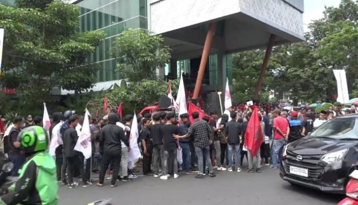 Ratusan Kader Militan PDIP Desak Megawati: Tolak Kader Luar Pengurus Jadi Ketua DPRD Medan, Pilih yang Setia!