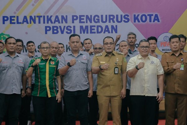 Plt Wali Kota Medan Aulia Rachman ketika menghadiri Pelantikan Pengurus PBVSI Kota Medan periode 2024- 2028 di hotel Grand Inna, Senin (7/10/24). (seputaranindonesia.cm/Istimewa)
