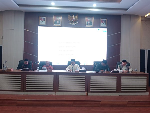 rapat koordinasi kegiatan FKUB EXPO yang dipimpin Plt Wali Kota Medan Aulia Rachman diwakili Asisten Pemerintahan dan Sosial Muhammad Sofyan di ruang rapat III, Kantor Wali Kota Medan, Jumat (11/10/24). (seputaranindonesia.com/Istimewa)