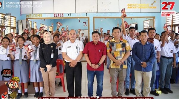 Komisi Pemilihan Umum (KPU) Provinsi Sumatera Utara menggelar acara sosialisasi bertajuk "KPU Goes to School" di Aula SMA Negeri 1 Tuhemberua, Kabupaten Nias Utara, pada Rabu (2/10/2024). Acara ini bertujuan untuk memberikan pemahaman kepada para siswa mengenai pentingnya partisipasi dalam Pemilihan Gubernur dan Wakil Gubernur Sumatera Utara Tahun 2024. (seputaranindonesia.com/IG KPU Sumut)