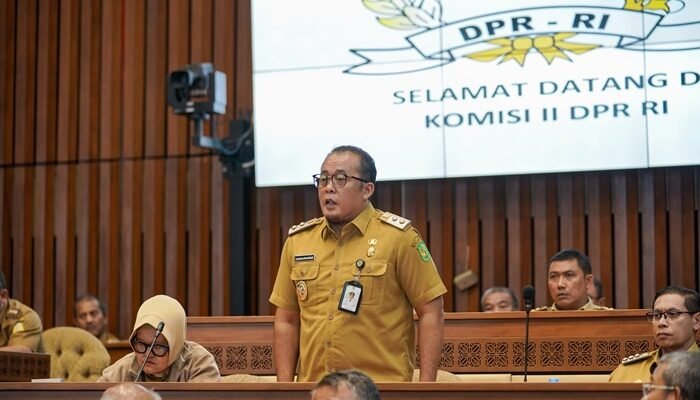 Plt Wali Kota Hadiri Raker & RDP Persiapan Pilkada Serentak 2024