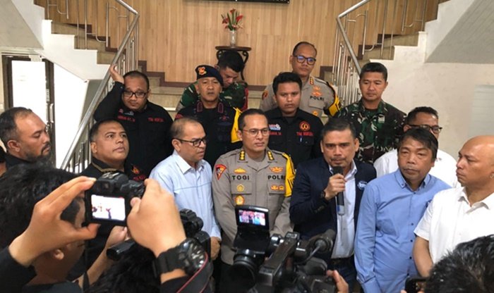 Kepolisian Daerah Sumatera Utara (Poldasu) dan KPU Sumut serta pihak terkait lainnya mengadakan pertemuan jelang debat publik ketiga pasangan calon (Paslon) Gubernur dan Wakil Gubernur Sumut Tahun 2024, di Mapolrestabes Medan, Sabtu (9/11/2024). (seputaranindonesia.com/istimewa)