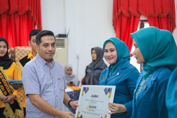 Medan, seputaranindonesia.com- Pemko Medan bersama TP PKK Kota Medan menggelar acara puncak momentum Pemberdayaan dan Kesejahteraan Keluarga (PKK), Keluarga Berencana (KB), dan Kesehatan Kota Medan tahun 2024 di Gedung Serba Guna PKK, Selasa (5/11/24). (seputaranindonesia.com/istimewa)