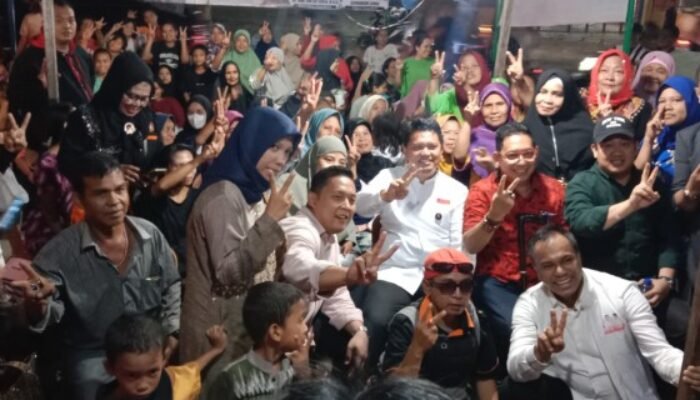 Ratusan Emak-Emak Berebut Selfie! Prof. Ridha Calon Walikota dan Wong Chun Sen Tarigan Dekatkan Diri ke Warga Jalan Denai Medan