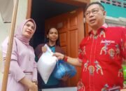 Wong Chun Sen Salurkan Bantuan kepada Warga Terdampak Banjir di Kelurahan Sei Mati