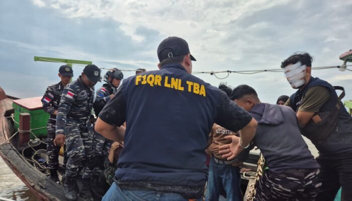 Tim Gabungan Ungkap Penyelundupan di Kapal Kayu, Ada Sabu dan Anak Kecil!