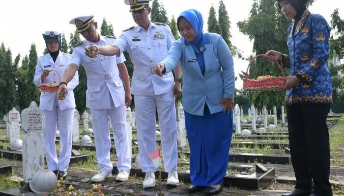 Momen Mengharukan di TMP Ksatria Ksetra Siguntang, Lanal Palembang Kenang Jasa Pahlawan