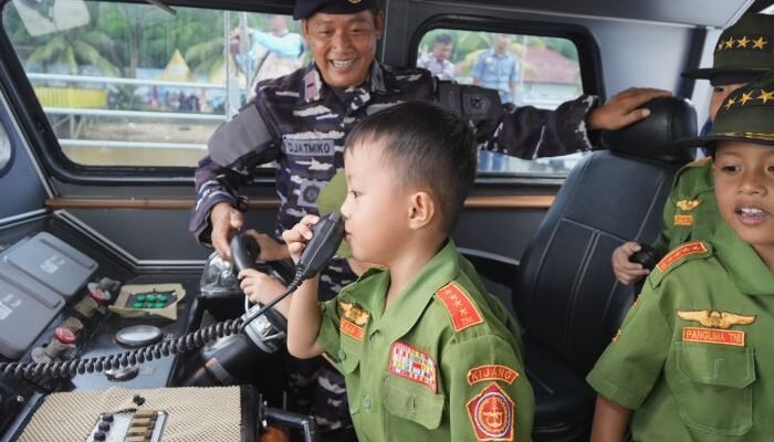 Mengenal Laut Sejak Dini! Siswa TK Antusias Kunjungi Binpotmar & Kapal Patroli Musi