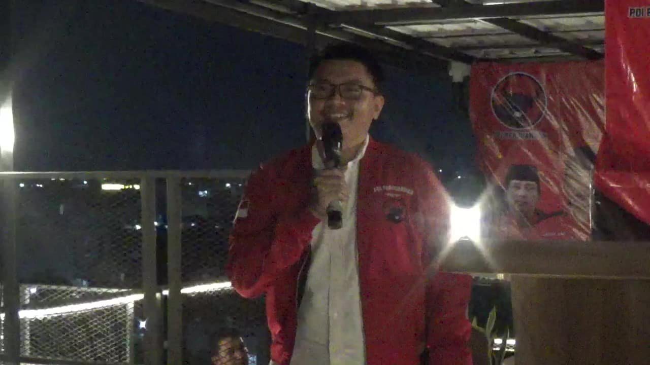 Ketua PAC PDI Perjuangan Medan Area, Bobby C Halim, menyampaikan sambutan dalam acara buka puasa bersama di Medan, Senin (24/3/2025). (Foto: Aris/seputaranindonesia.com).