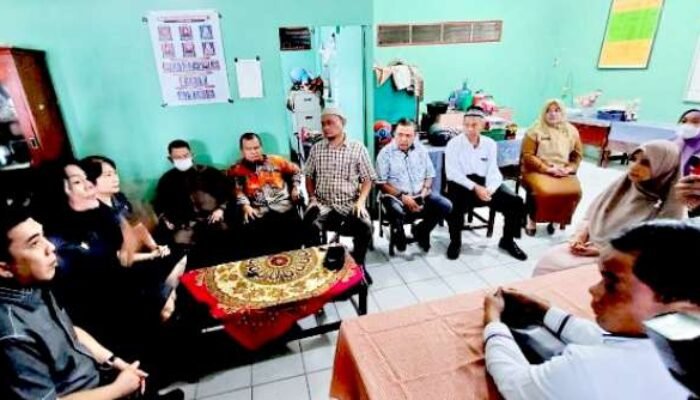 Sikapi Viral Guru Suruh Siswa Duduk di Lantai, Komisi II DPRD Medan Kunjungi Sekolah Abdi Sukma
